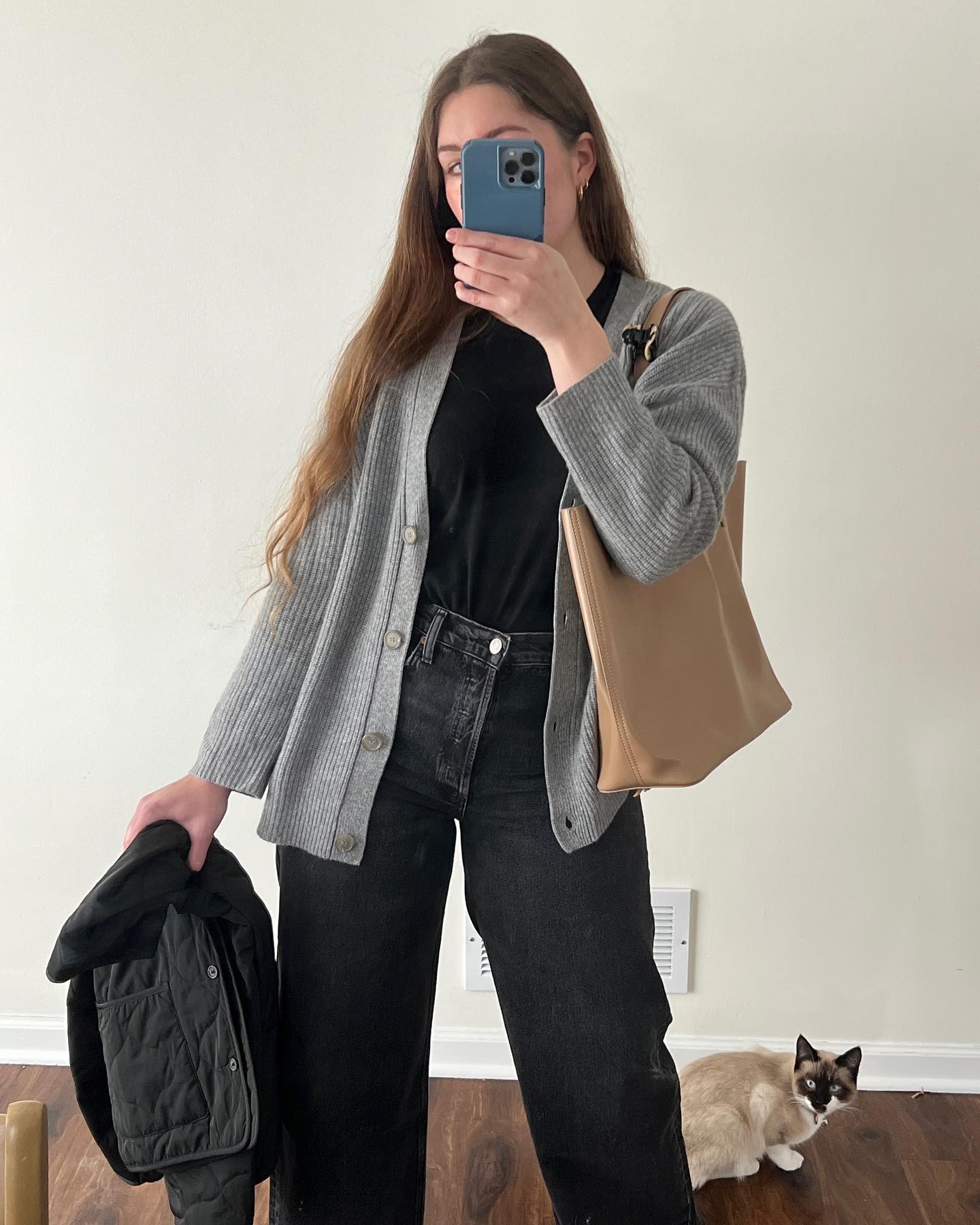 Women's Oversized Cardigan – Ribbed Knit with V-Neck and Button Closure for Cozy Layering 6